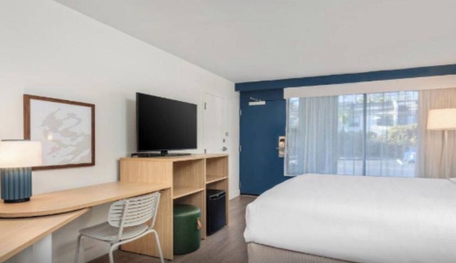 Couple Room Ideal for Beach Getaways - Free Breakfast Included
