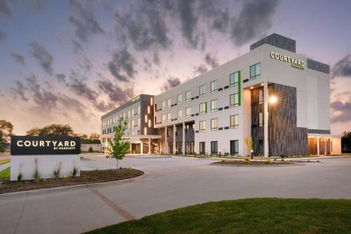 Courtyard Ames in Ames