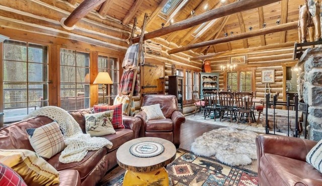 Coziest Creek Cabin- Idyllic, Authentic, Poconos