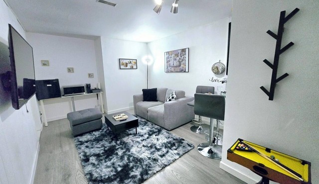 COZY 1Br Basement Suite Perfect for Couple!Free Sparkling Wine! Private Parking. in Burnaby