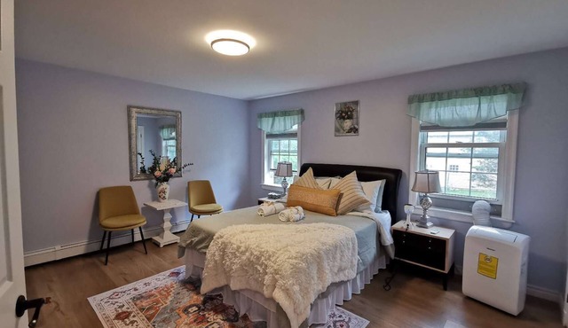 Cozy 4BR Entire House Near Beach｜Downtown｜Walmart ｜& Pet-Friendly ｜ in Charlottetown