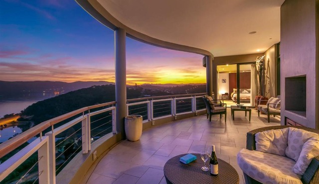 Dazzling View, Knysna - Stunning holiday villa with roof deck & 360° views