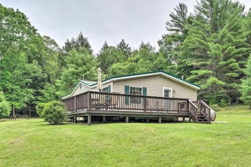 Deck, Fire Pit & Yard: Mountain Escape! in Benezette