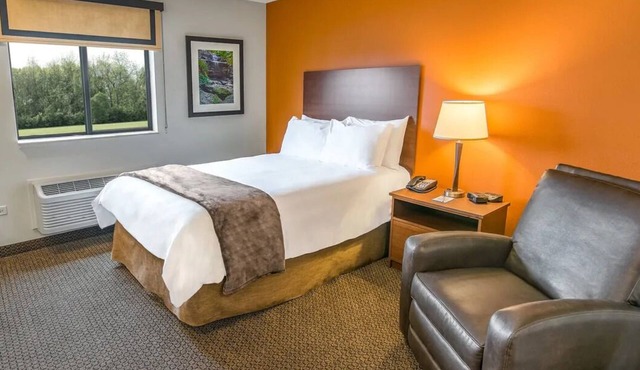Discover Comfort: Room with Full Kitchen Near Glacier Park! Free Parking