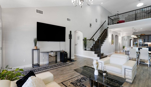 Domain-side: Cathedral-ceiling, Game Room, Karaoke in Austin