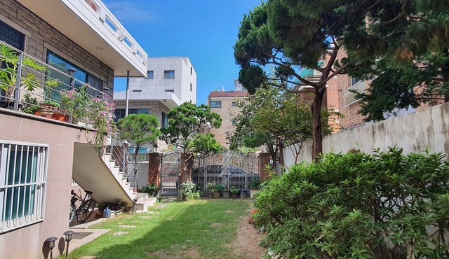 Downdown Hongdae, 5min to Hongdae Station 2Rooms, 4Bed