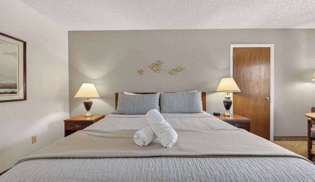 Eagle Motel Suite 225