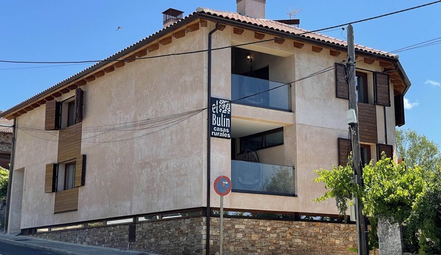 El Edificio Contiene 5 Magníficos Apartamentos y una Sala Común, in Montejo de la Sierra
