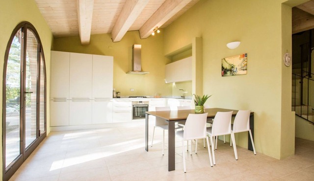 Elegant and spacious two-storey villa of 156 m2 composed of a large living room, kitchen complete with dishwasher, microwave oven, electric oven, coffee machine, kettle, fridge and freezer.Indoor and outdoor dining area, a master double bedroom with priv
