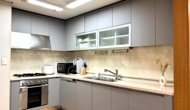 Elegant APT 3Bdr 2Bath Gangnam Stn 2Min