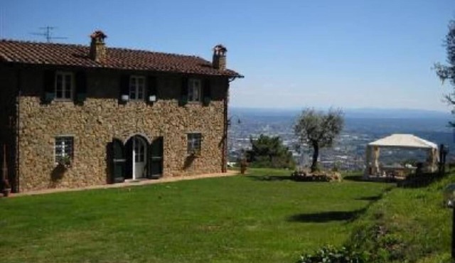 Elegant Villa near Lucca with big and panoramic garden and private pool