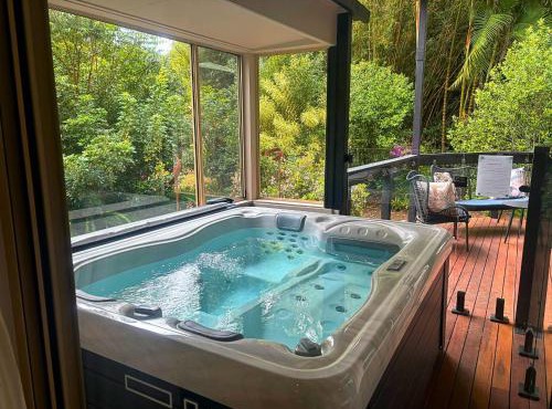 Elevata Villa Montville - Magnesium Spa & Fireplace set in a Lush Tropical Garden