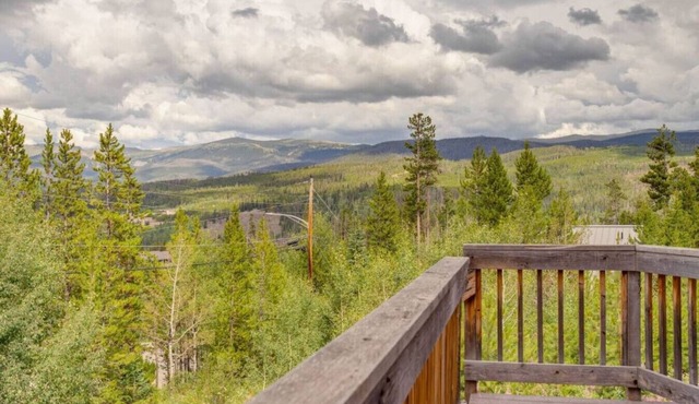 Elk Run half Duplex with views!