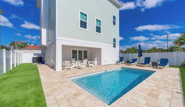 Endless Summer Oasis heated pool and putting green in St. Augustine Beach