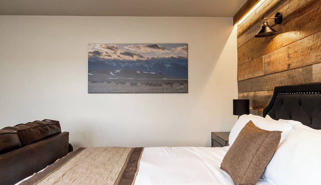Escape to The Adventure Inn Yellowstone- Absaroka, just a minute from the park!