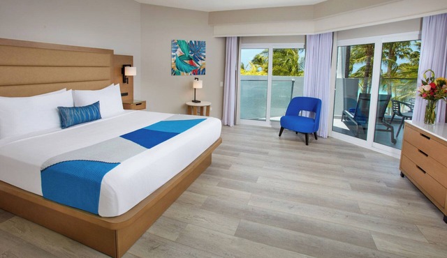 Every Great Vacation Needs a Place Like This! Outdoor Pools, Free Parking!