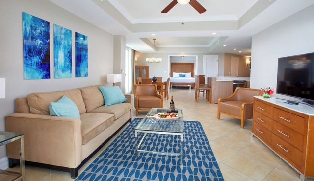 Everything You Need for a Seamless and Enjoyable Stay! Free Parking, Pools!