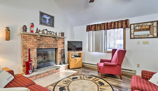 Evolve Getaway with Arrowhead Lake Amenity Access! in Pocono Lake