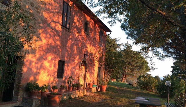 Exclusive, spacious lake view villa on Tuscan Umbrian border for 8-16 people