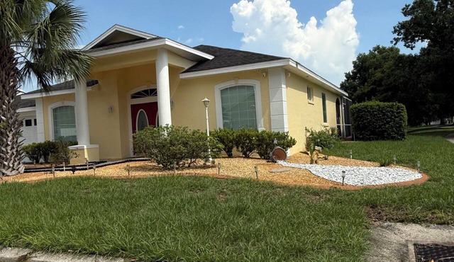 Executive Villa with lake views, south facing pool 4 bed 3 bath. Games room