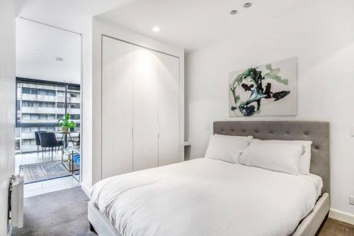 Experience Elegance at a Resort-style Urban Oasis in Melbourne