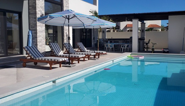 Exquisite Exclusive Elegant 4 Bdrm 6 bth heated pool moutain & golf course views in Loreto