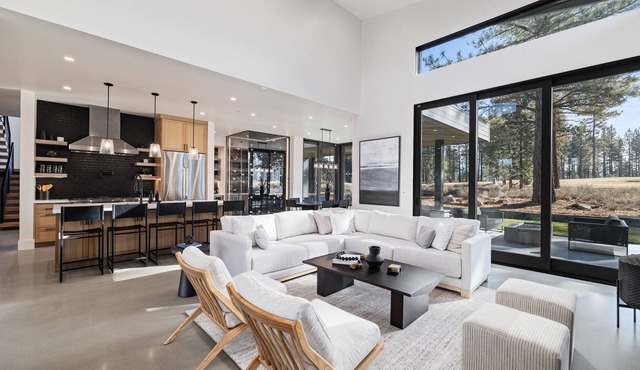 Fairway Vistas - Luxury Gray's Crossing Retreat with Private Hot Tub, Gym & Media Room