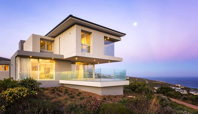 Five * 4-bedroom house on SA's best golf course. Best views on the estate.