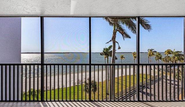 Fully Renovated, Resort Corner Condo in Sanibel Harbour Tower with Private Beach