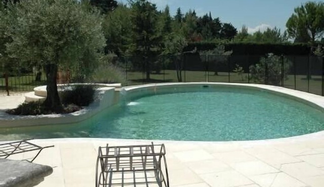 Gîte de provence jacuzzi in Velleron