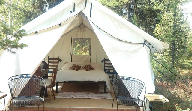Glamping tent 1, remote with Glacier Park Mountain views. 5mins from Polebridge