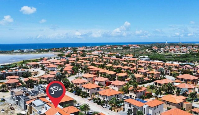 Gold Coast Luxury 4-bed condo 194H