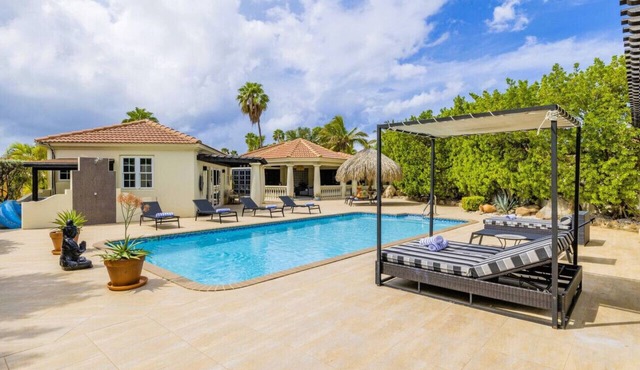 Golf & Beach 5BR w Pool | Campeonan 7 by Bocobay