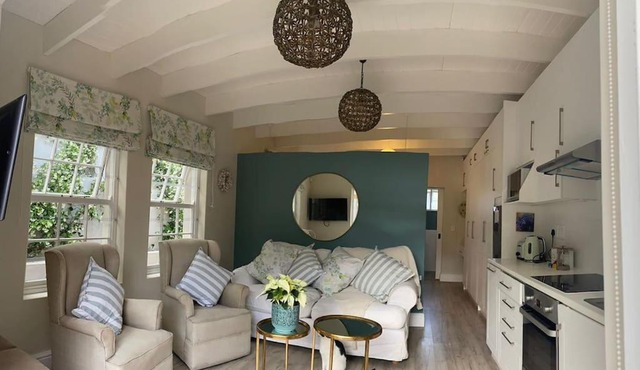 Gorgeous, private cottage in prestigious Newlands.
