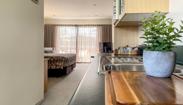 Greenlane Manor Motel