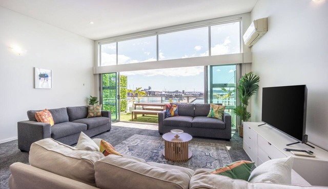 Harborfront Penthouse | Free Parking | Chill Vibes