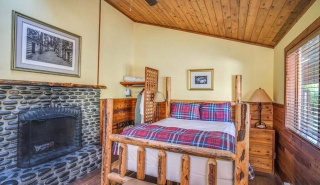 Hearthstone Inn - Clark Queen Room at Cannon Beach Hotel Collection!