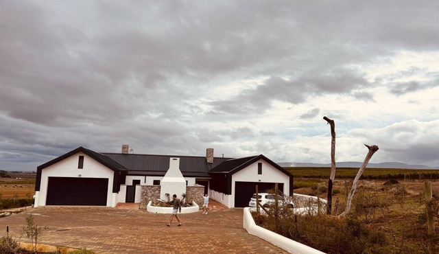Hermanus - The Winefarm Villa on Escape Wine Farm