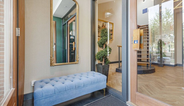 High-end boutique apartment near city center!