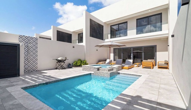 High-End Villa ~ Walk to Beach ~ Pool ~ Ocean View