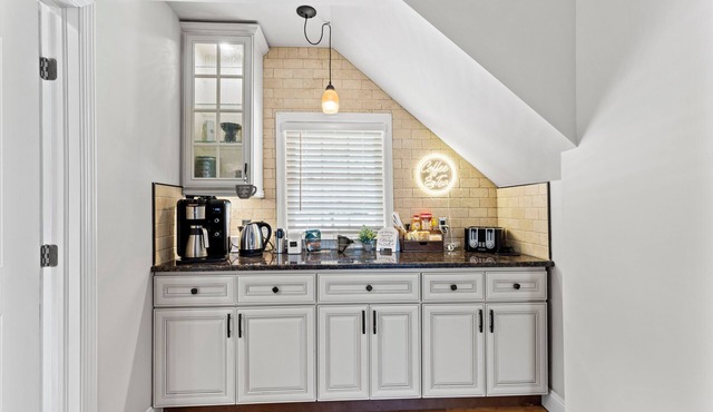 Historic Cape May Villa: 4BR/4.5BA Private Ensuites, Dog Friendly,Pool in June, in Cape May