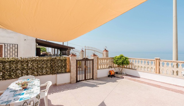 Holiday Home 'Casa Damari-Fronte Spiaggia' with Sea View and Private Terrace