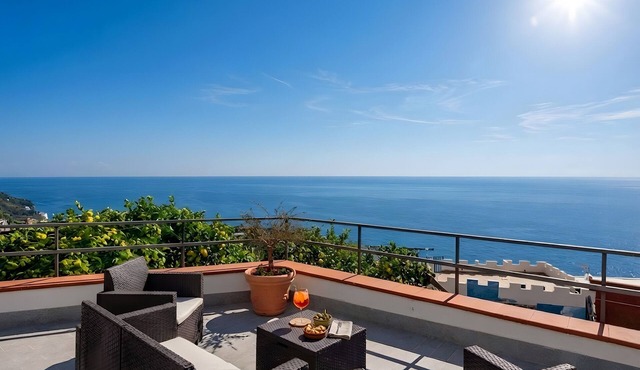 Holiday Home 'La Volta Amalfi Coast' with Sea View, Wi-Fi and Air Conditioning
