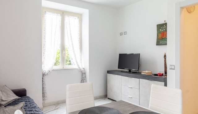 Apartment 'Casa A Pochi Passi Dalla Versilia' with Mountain View, Shared Garden and Air Conditioning