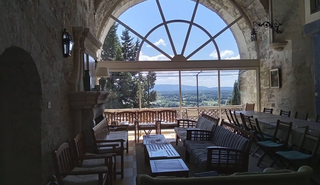 L'Arcade near Avignon and L'Isle/Sorgue, detached house for 12p, 8 rooms, in Châteauneuf-de-Gadagne