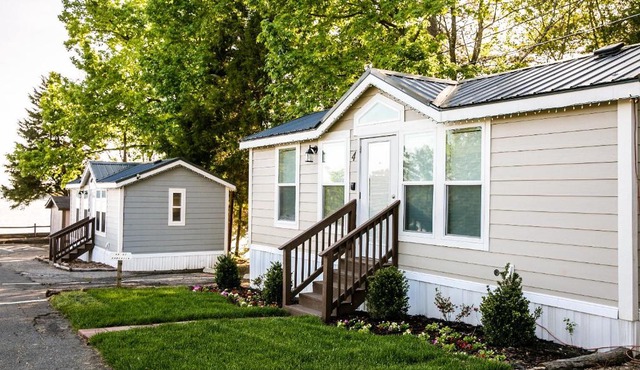 Lakefront Property One Bedroom #3 at Long Cove Resort