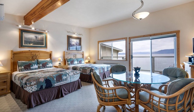 Lakefront Studio with views! in Bigfork