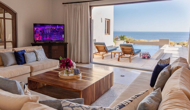 Large Luxury Beachfront Villa with Pool, Paddleboards, Golf Carts- Family Ready!