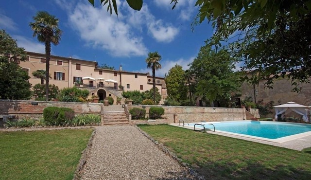 Large vacation villa rental in San Giovanni d'Asso in San Giovanni Asso