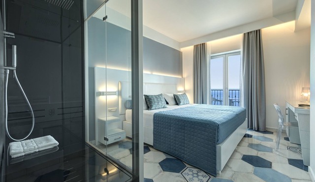 Lloyd's Baia Hotel